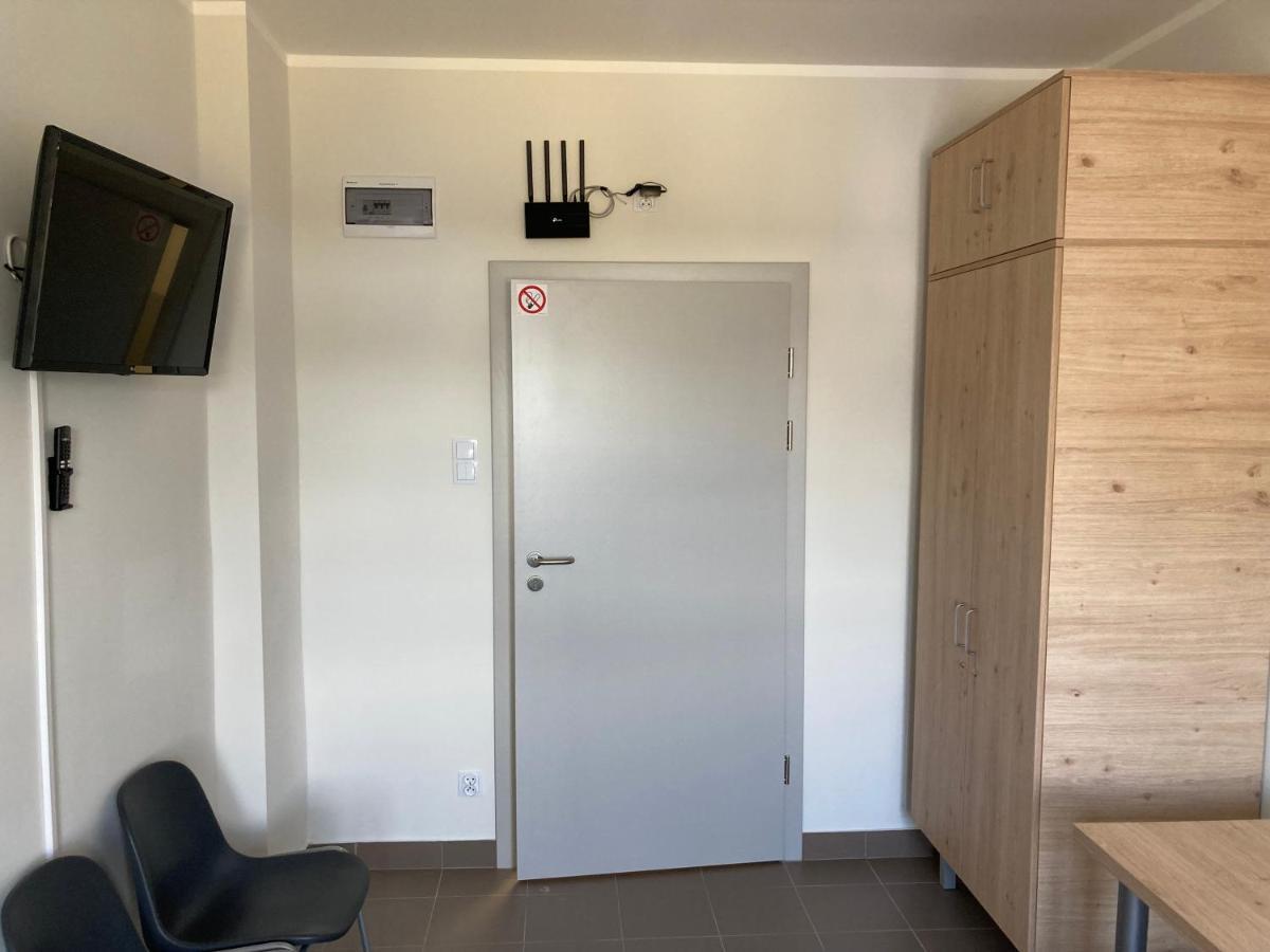 Hostel Przy Stadionie 亚沃日诺 外观 照片